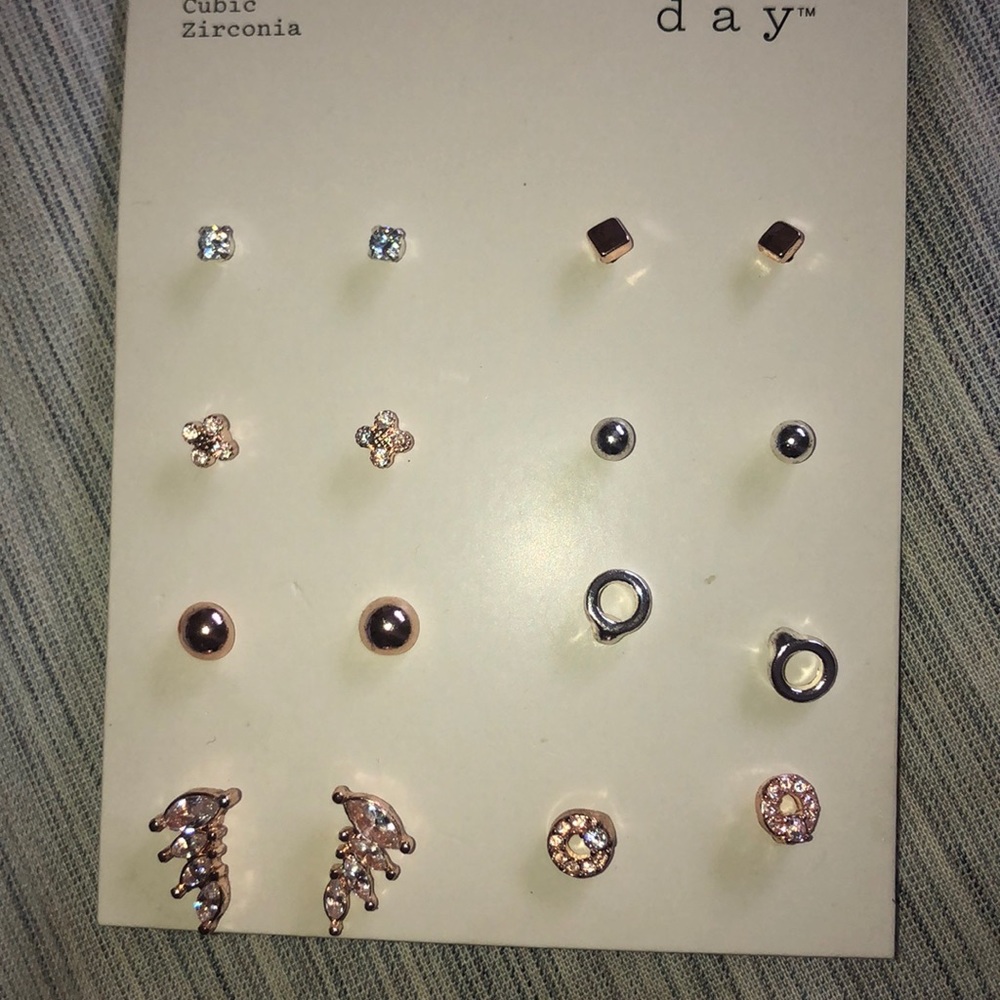 Earring 8 pack - Picture 2 of 3